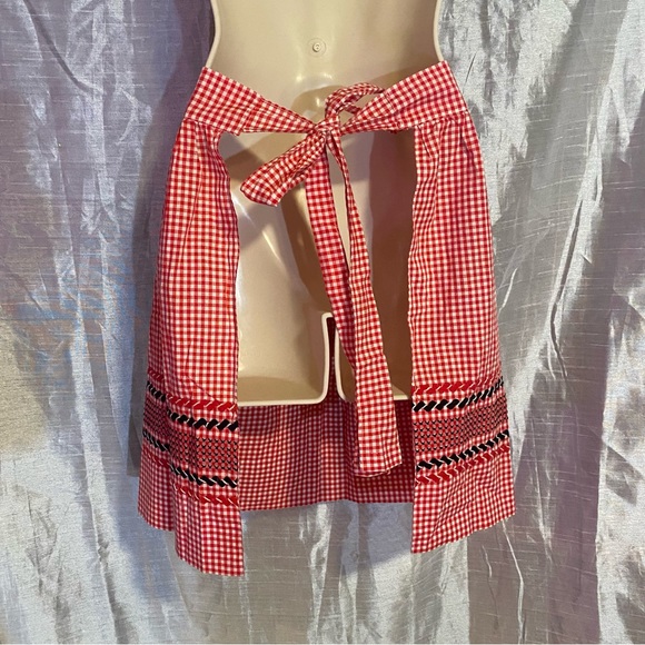 Beautiful handmade vintage apron with embroidery GUC, total length 76” lovely - Picture 2 of 4